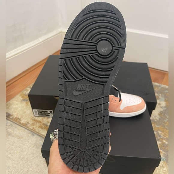 NIB Men Size 10 (Euro Sz 44) Jordan 1 Mid SE Sneakers Magic Ember/Sundial-White - Picture 16 of 17